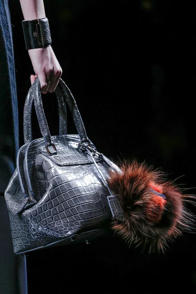 Look 28